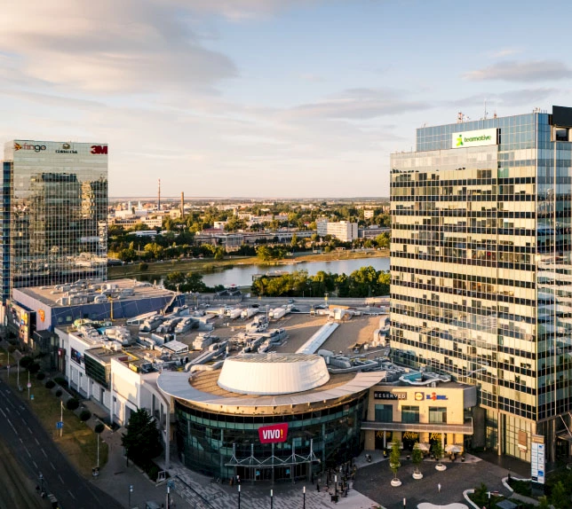 The Polus Towers location offers an ideal blend of urban infrastructure and recreational opportunities